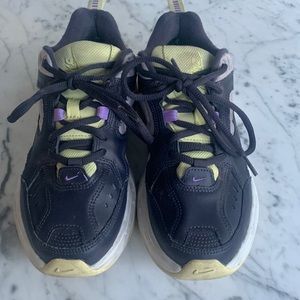 Nike gently used womens sneakers size 7